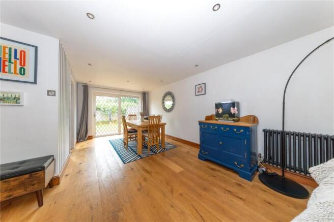 Buckingham Drive, Luton, Bedfordshire, LU2 photo 4