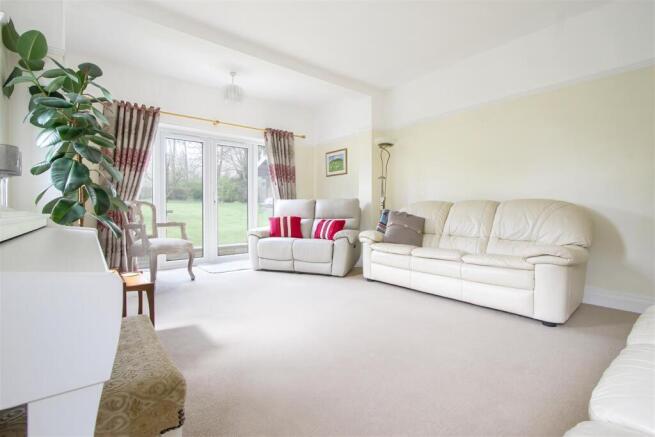 Living Room B.jpg