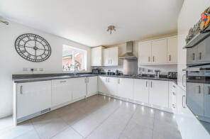 28, Austin Road, Swindon SN5 7FT