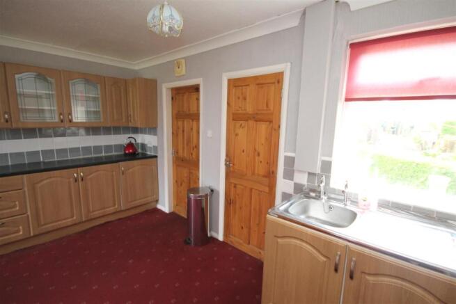 'L' SHAPED KITCHEN D