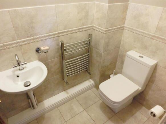 GUEST CLOAKS WC