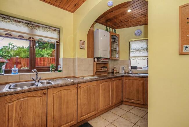 331574