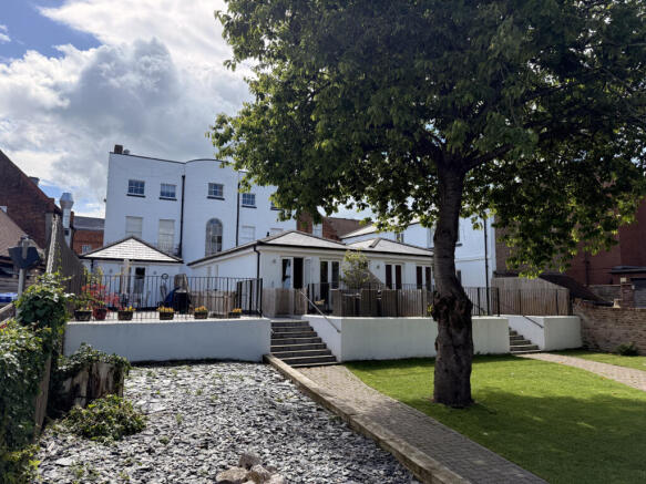 2 Bedroom Flat for Rent