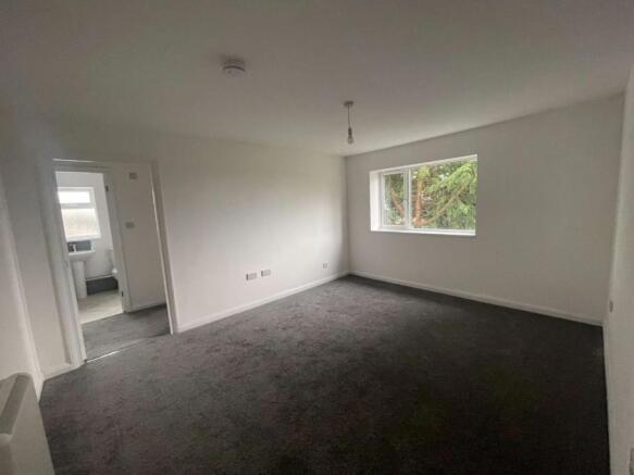 2 bed Apartment to rent Image 8