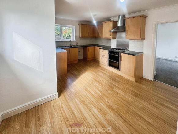 3 bed Terraced to rent Image 6