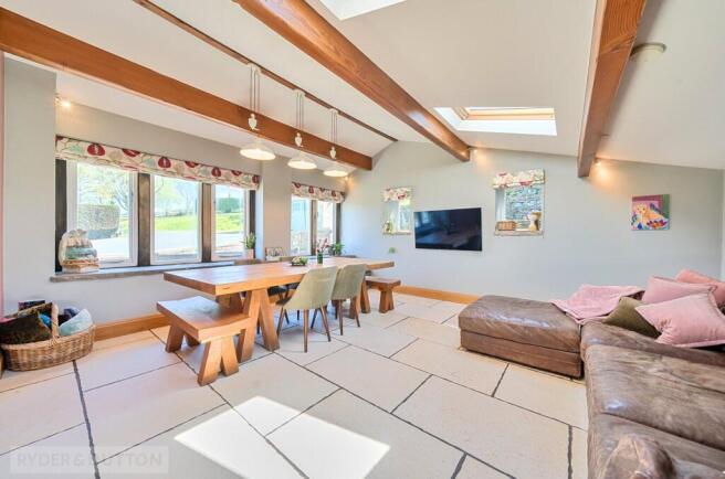 7 bed Detached for sale Image 8