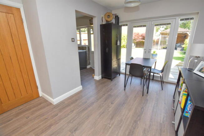 Winfrith Drive, Spital photo 4