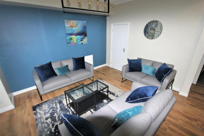 6 bed House to rent Image 5