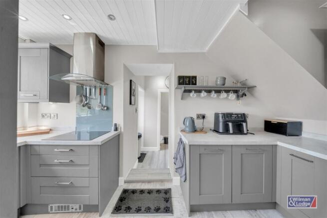 4 bed Semi-Detached for sale Image 8