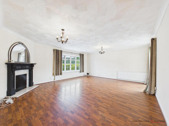 4 bed Detached Bungalow for sale Image 4