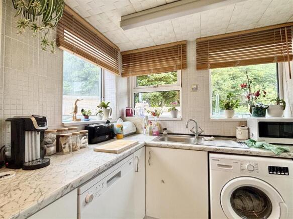 3 bed Semi-Detached for sale Image 5
