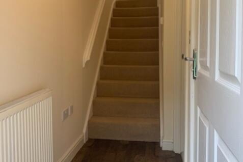 19 Roundthorn hallway