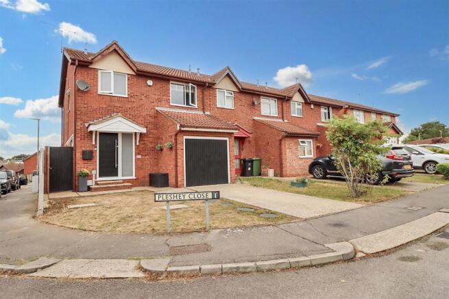 3-bed terraced on Pleshey Close, Wickford, £410,000