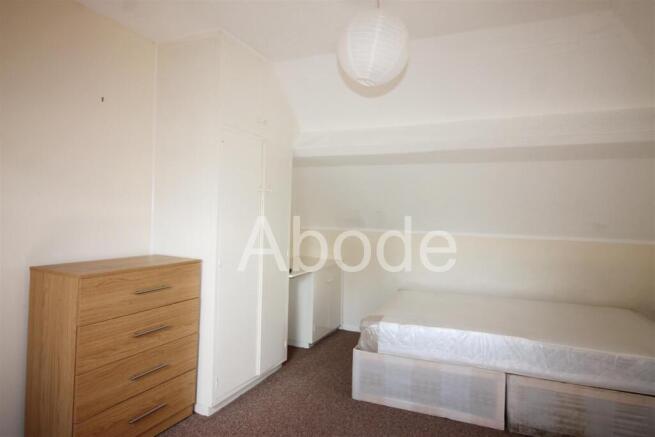 5 bed House to rent Image 11
