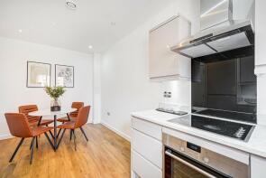 26, Reynard Way, Brentford TW8 9GF