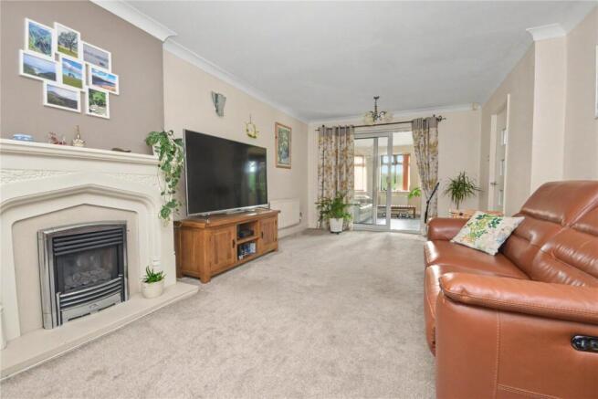 5 bed Detached for sale Image 11