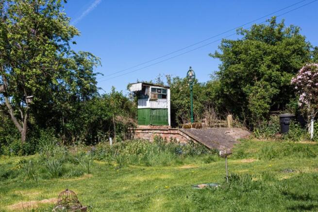 5 bed House for sale Image 6