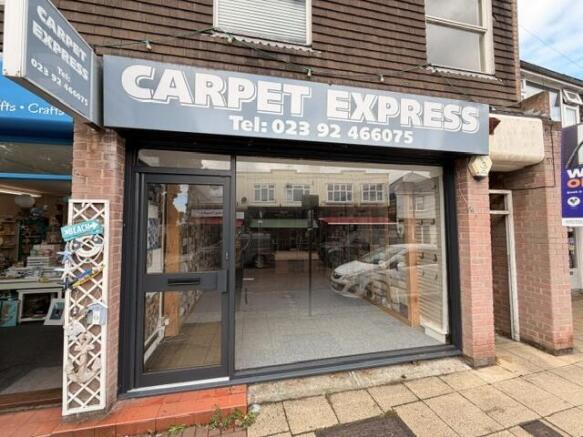 Shop for rent in central Mengham