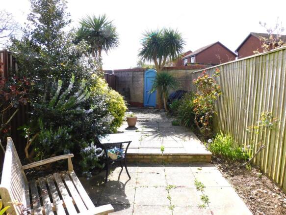 16 Burnham Cl Garden.JPG
