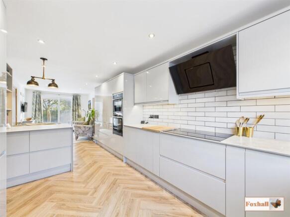 Kitchen / Breakfast Area/Dining