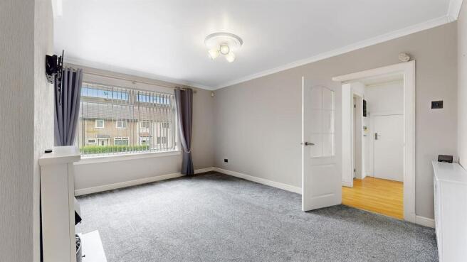 Langfaulds Crescent, Clydebank photo 4