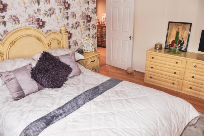 013-MasterBedroom1.jpg