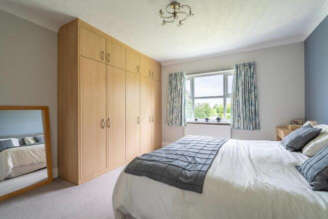 4 bed Detached for sale Image 10