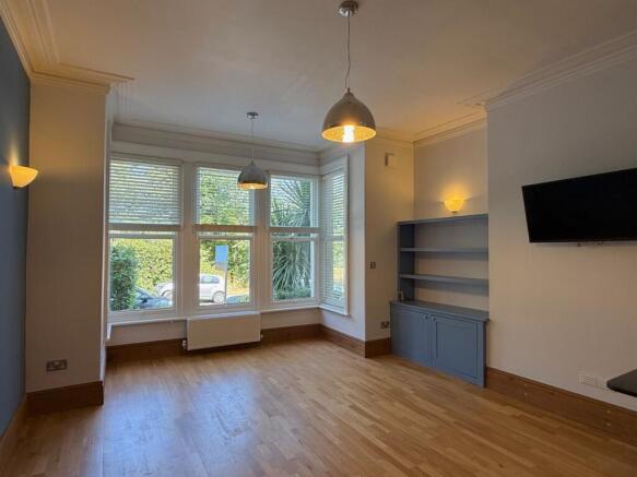 2 bed Flat to rent Image 2