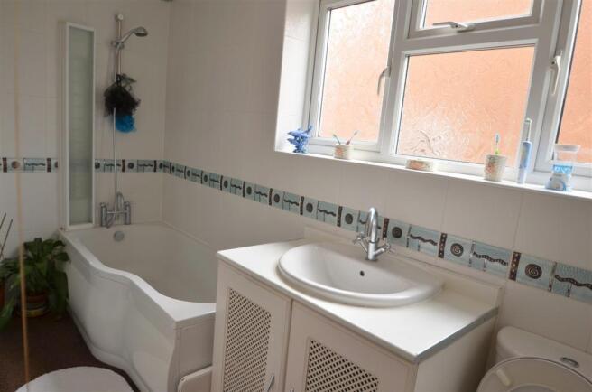 FAMILY BATHROOM