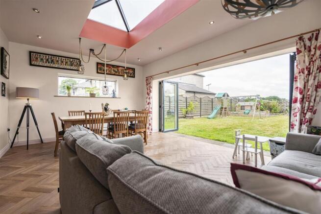 4 bed Detached for sale Image 6