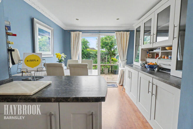4 bed Detached for sale Image 8