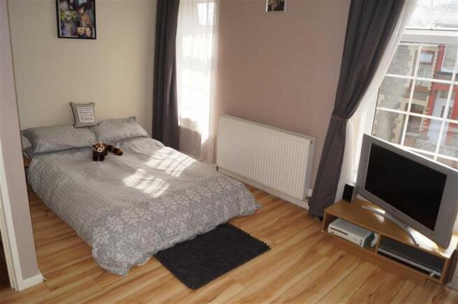 BEDROOM 1 (FRONT)