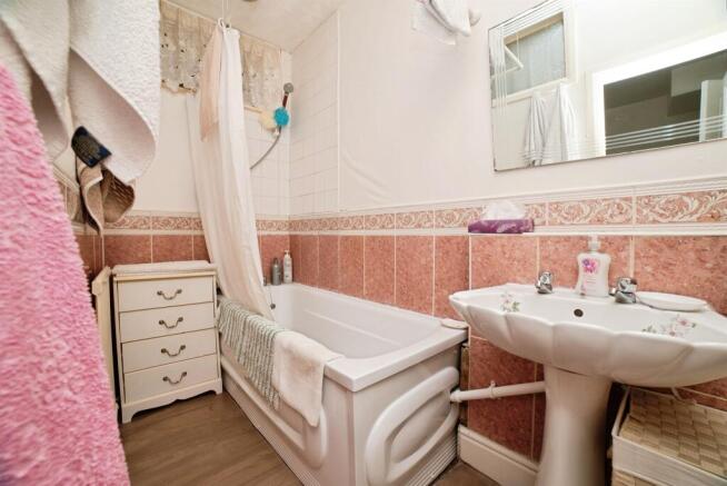 3 bed Terraced for sale Image 11