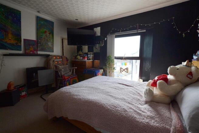 bed 1.jpg