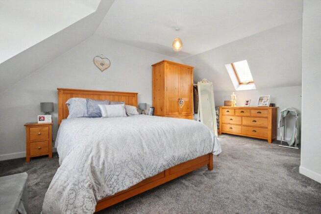 3 bed Town House for sale Image 9