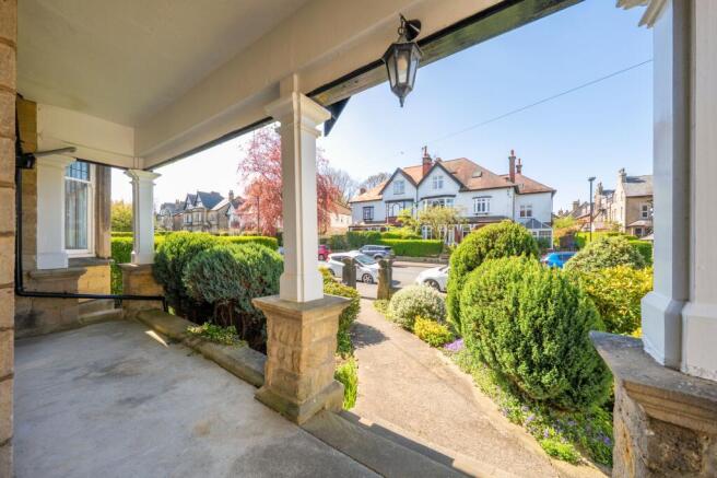2 bed Flat for sale Image 3