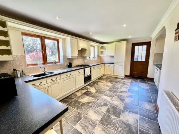 Kitchen...jpg