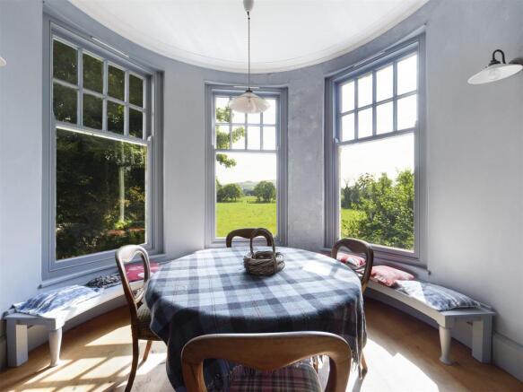 Dining Area.jpg