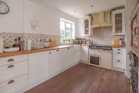 Pembroke Green, Lea, SN16