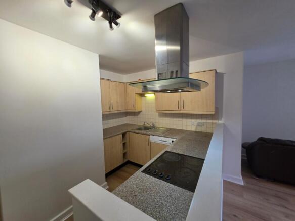 2 bed Flat to rent Image 4