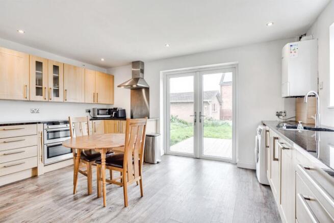 4 bed Detached for sale Image 7