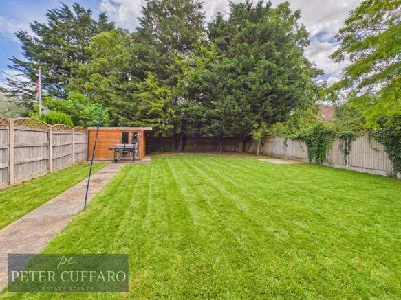 Hoddesdon Road, Stanstead Abbotts, SG12 photo 4