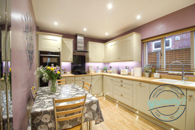 Central modern fitted kitchen