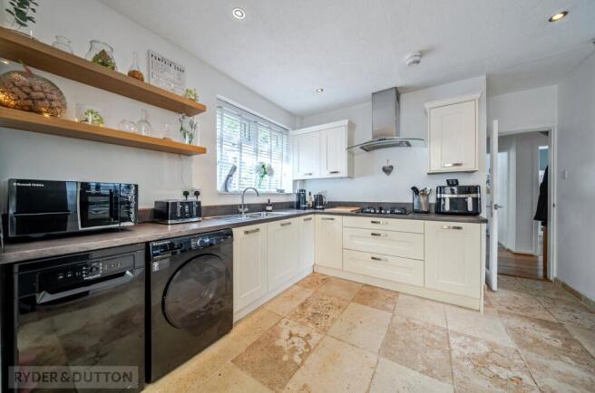 4 bed Semi-Detached Bungalow for sale Image 8