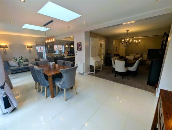 Kitchen/Dining/Lounge
