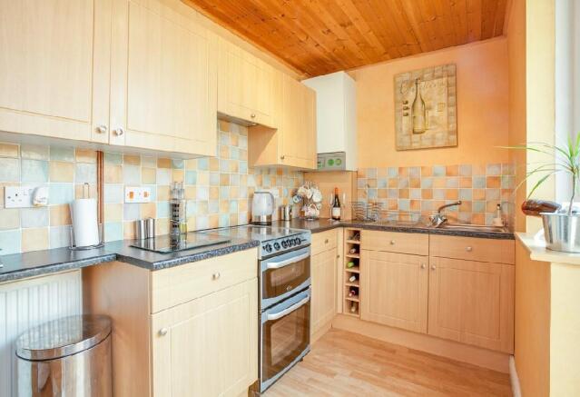Kitchen 1.jpg