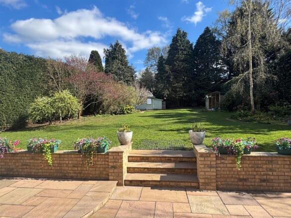 Shepherds way, Liphook, Hampshire. photo 4
