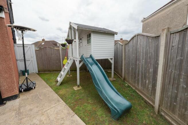 Rear garden pic 2.jpg