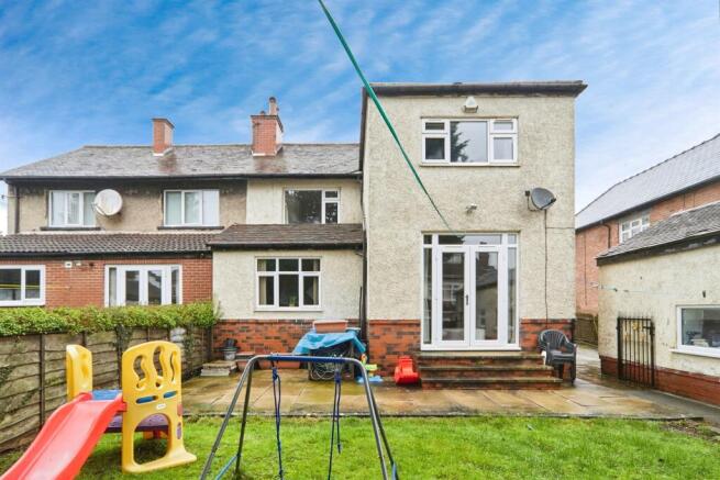 4 bed Semi-Detached for sale Image 12