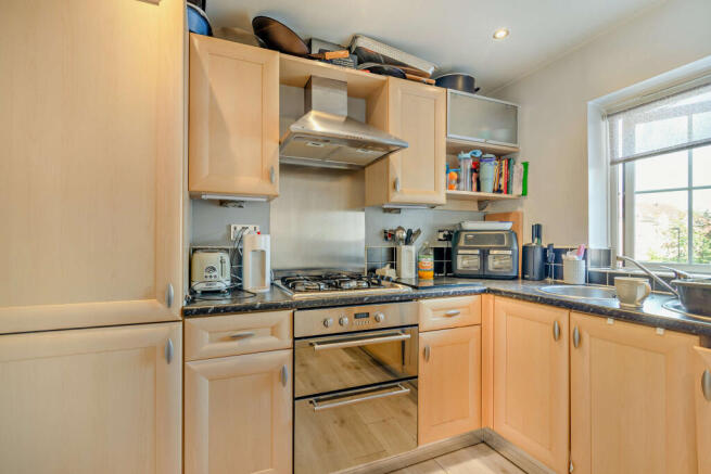 3 bed Flat for sale Image 3